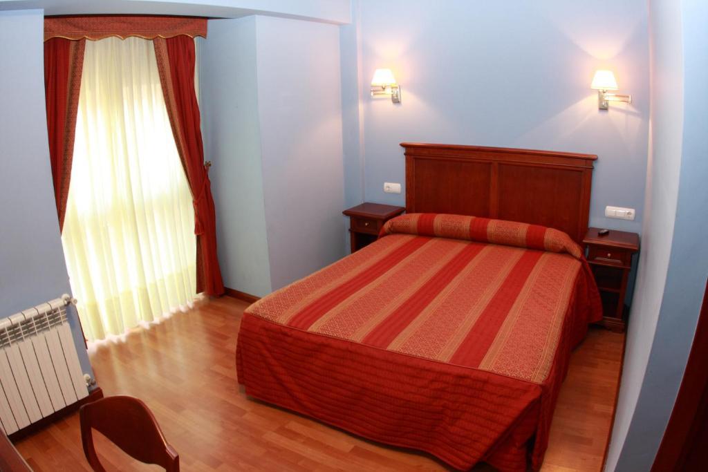 Hostal Torres San Leonardo de Yagüe Room photo