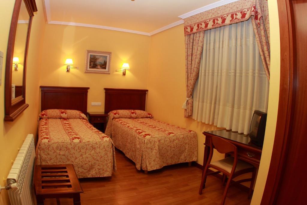 Hostal Torres San Leonardo de Yagüe Room photo