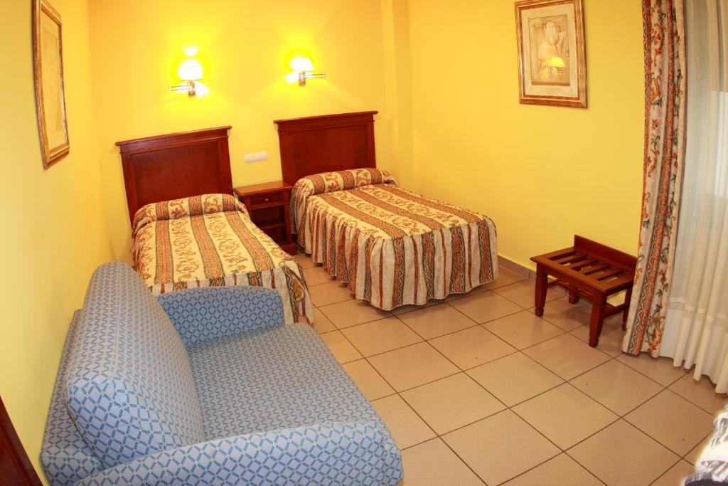 Hostal Torres San Leonardo de Yagüe Room photo